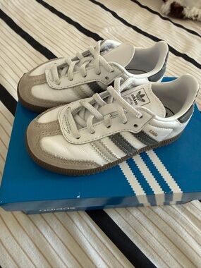 adidas Kids Samba Sneakers in White & Gray Brown Gum